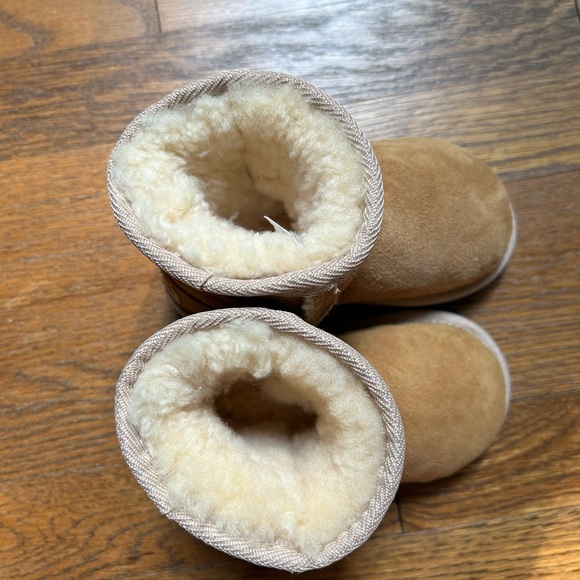 UGG sheepskin boot - Picture 3 of 6